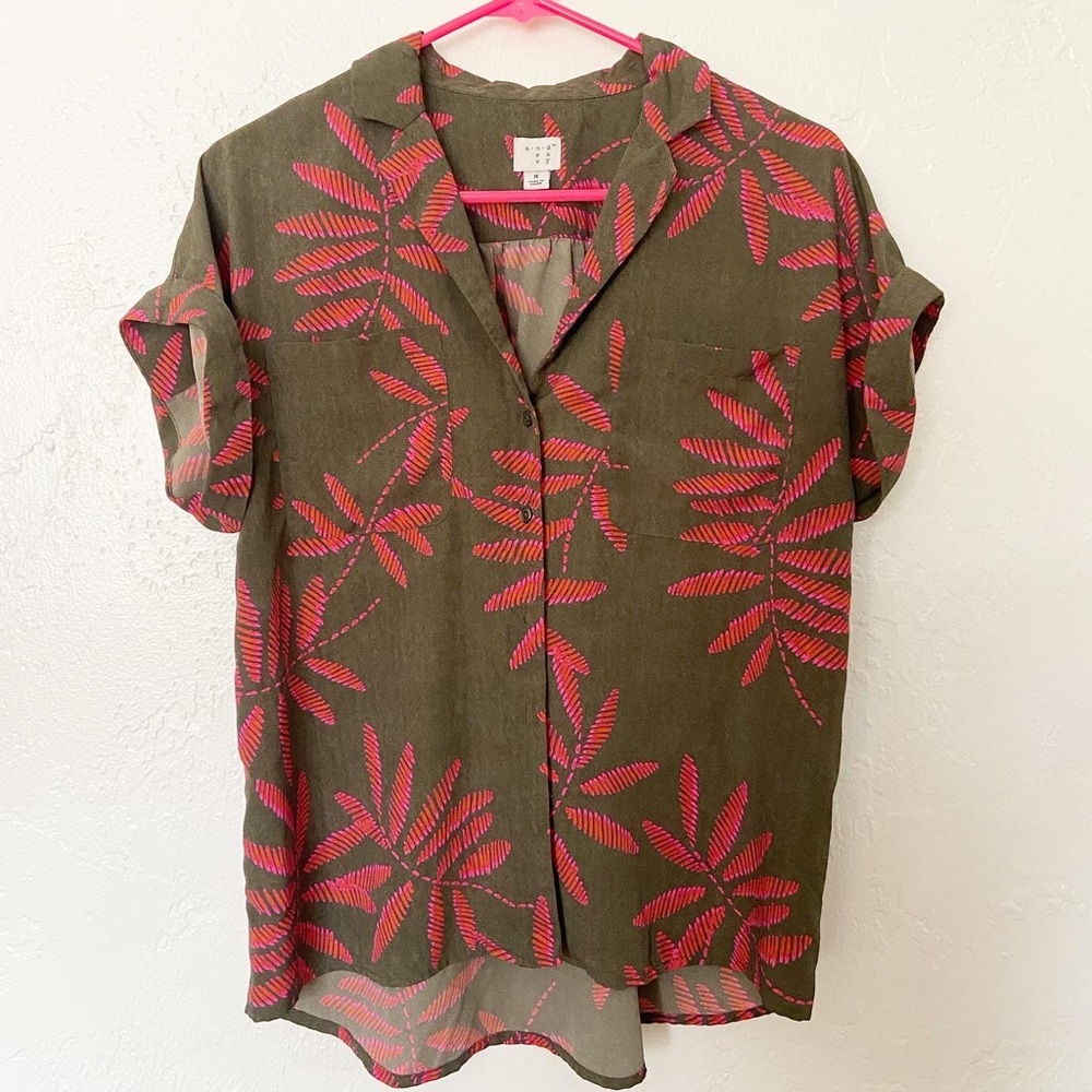A New Day Short Sleeve Button Up T Shirt, size M, Olive Green & Pink Botanical